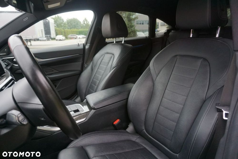 BMW i4 - 10