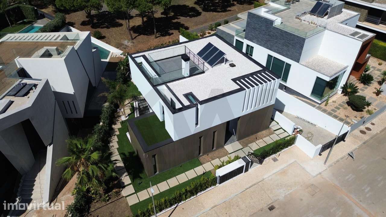MORADIA T5, SUITES, PISCINA, ZONA CALMA, JUNTO DO GOLF, QUARTEIRA, VIL - Grande imagem: 5/24