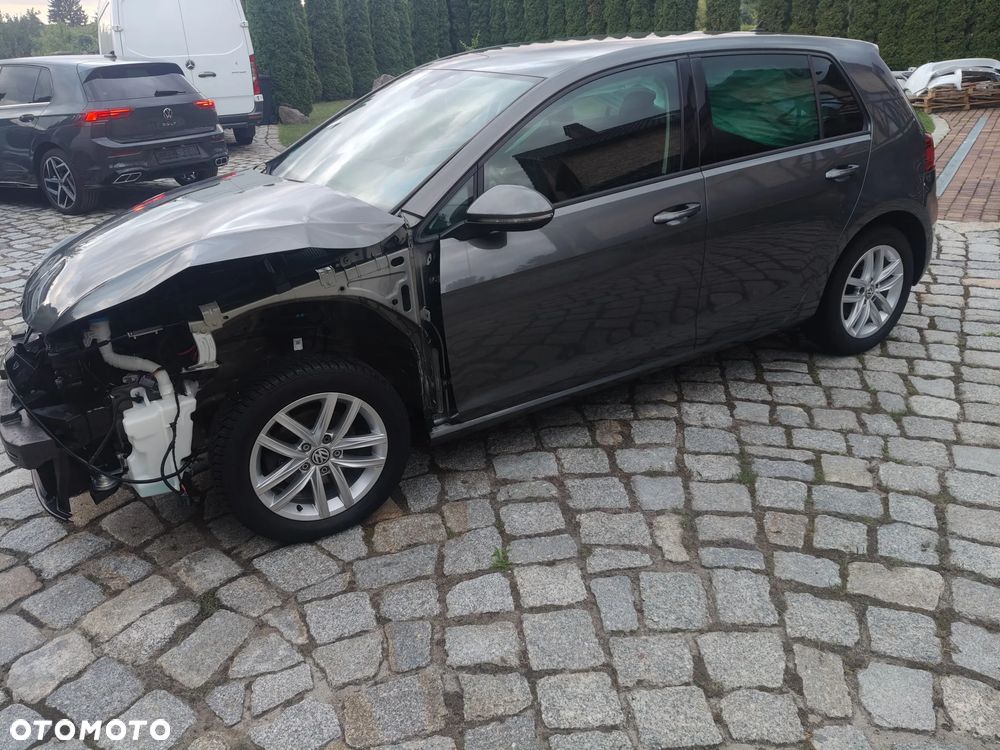 Volkswagen Golf - 1