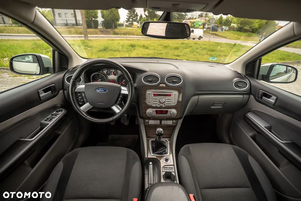 Ford Focus 1.6 Ghia - 8