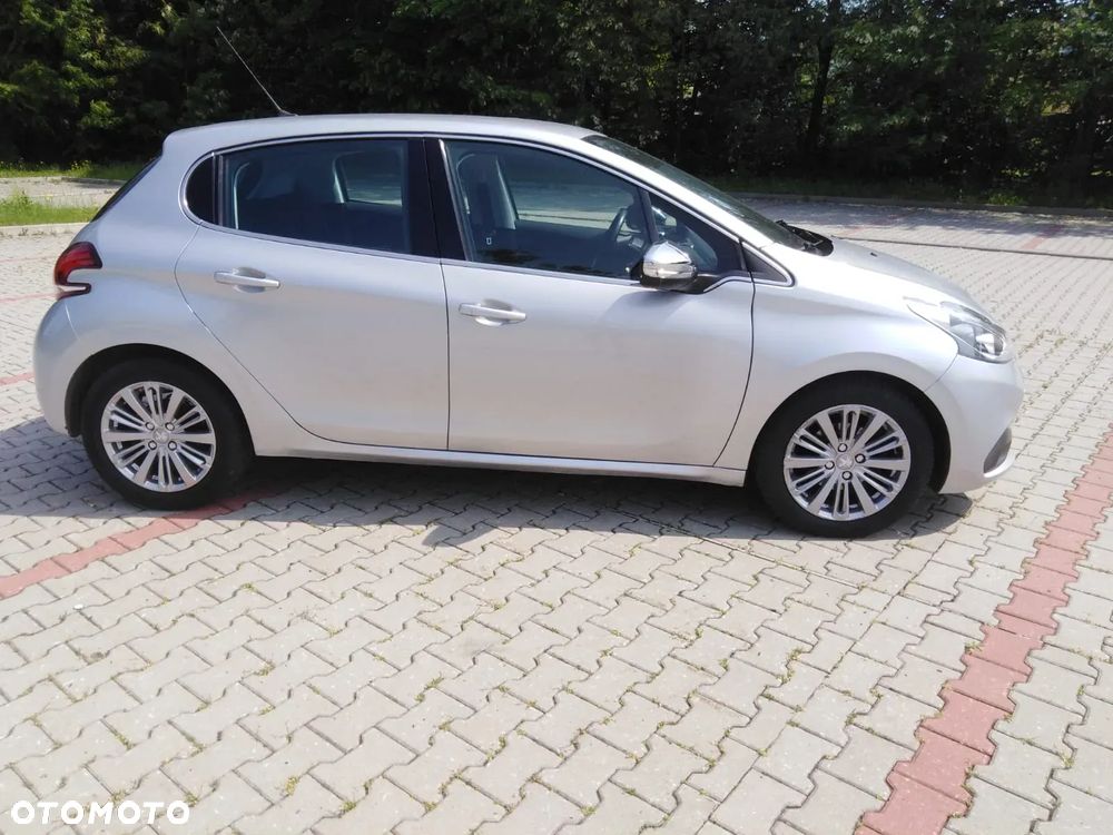 Peugeot 208 1.6 BlueHDi Allure S&S - 26