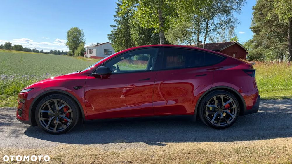 Tesla Model Y Performance Dual Motor AWD - 5