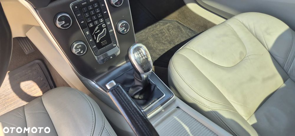 Volvo V40 D2 Base - 26