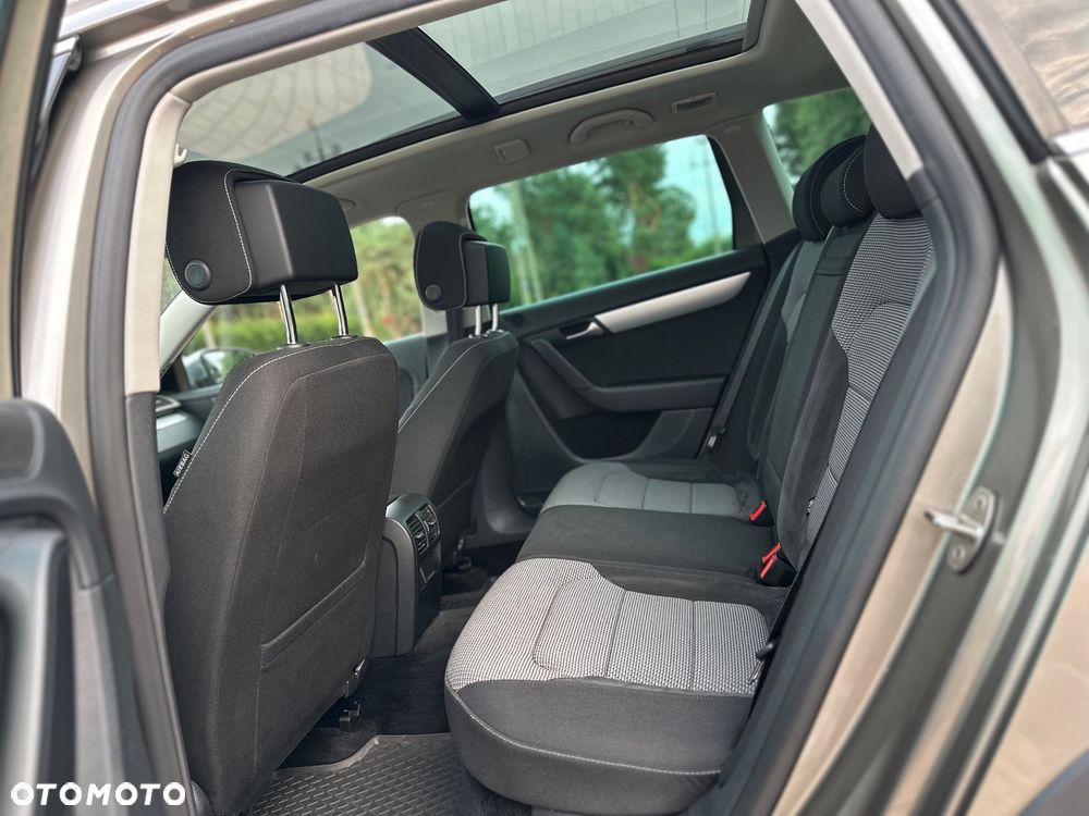 Volkswagen Passat Alltrack - 12