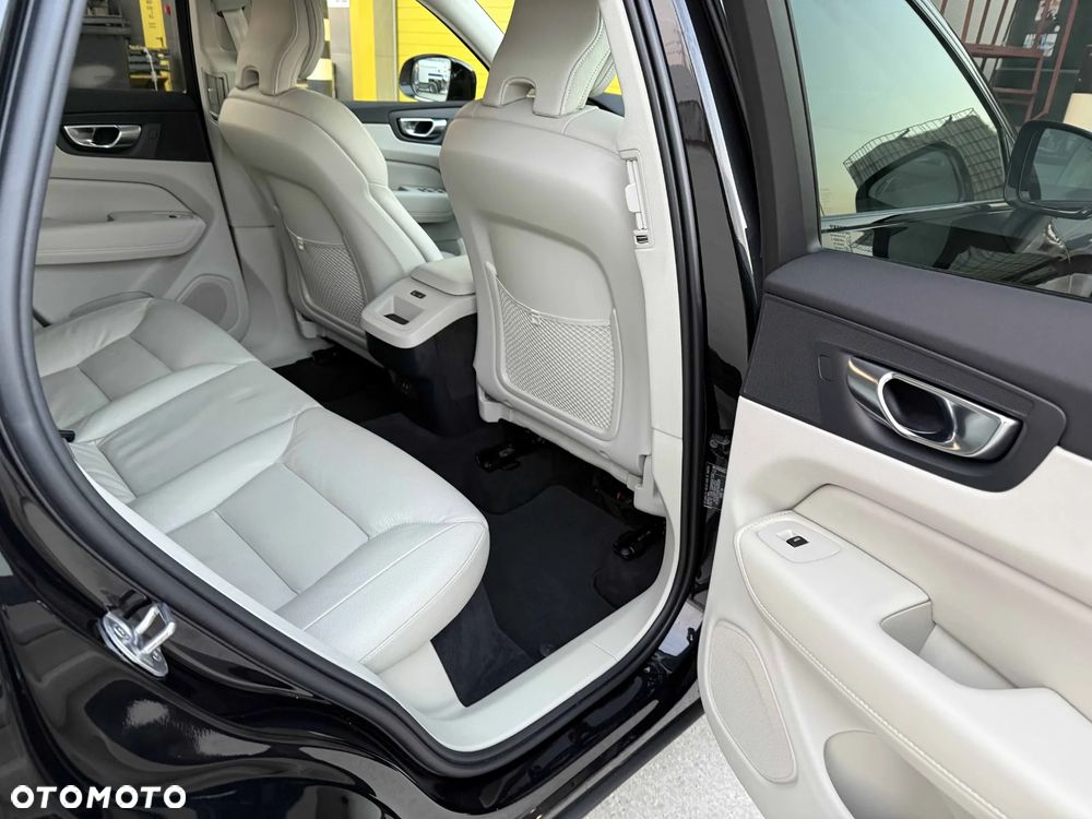 Volvo XC 60 B4 D Plus Dark - 10