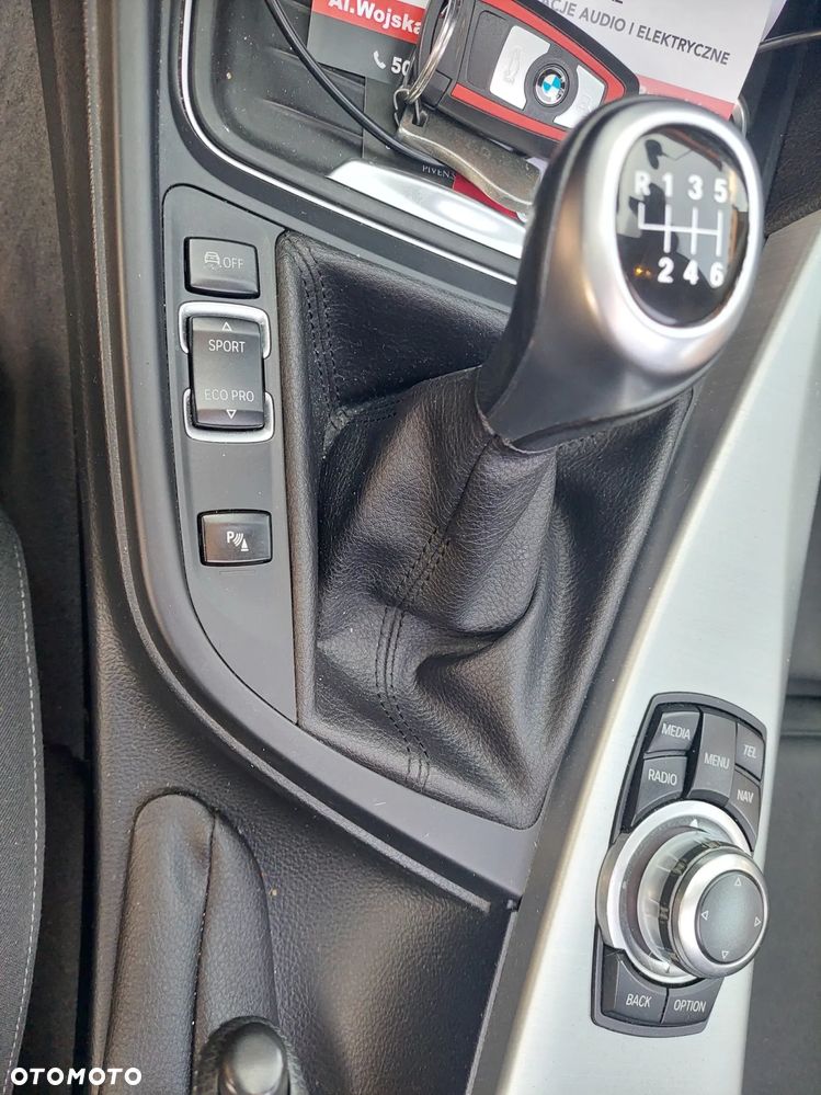 BMW Seria 3 318d DPF Touring Edition Sport - 24
