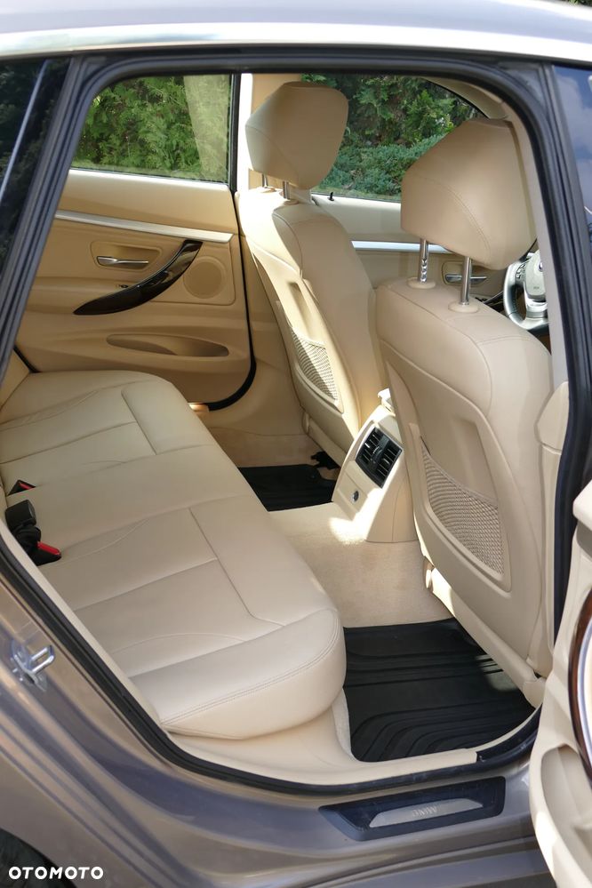 BMW Seria 3 330i Luxury Line - 13