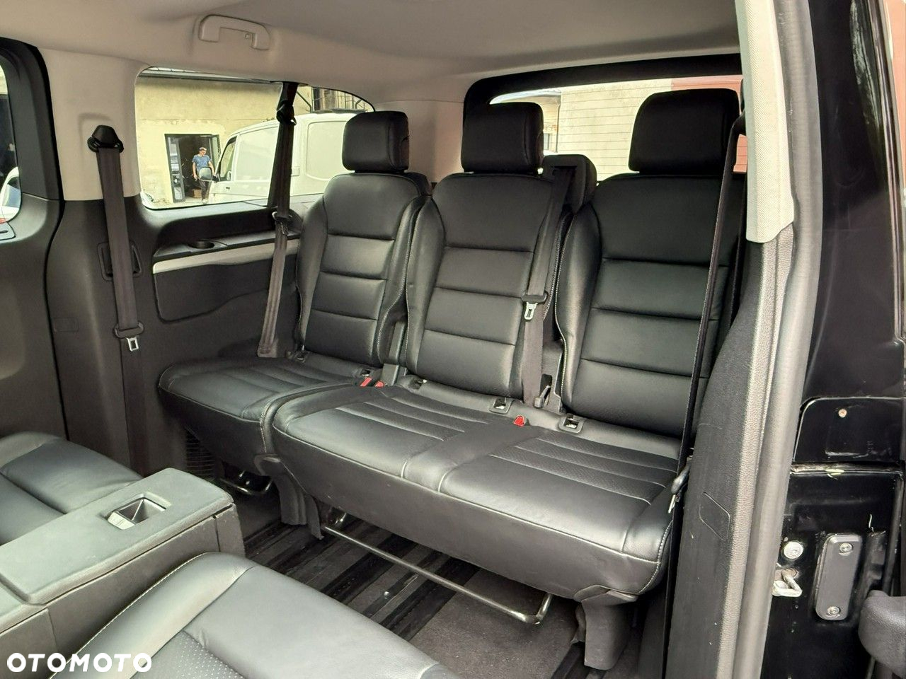 Peugeot Traveller - 18