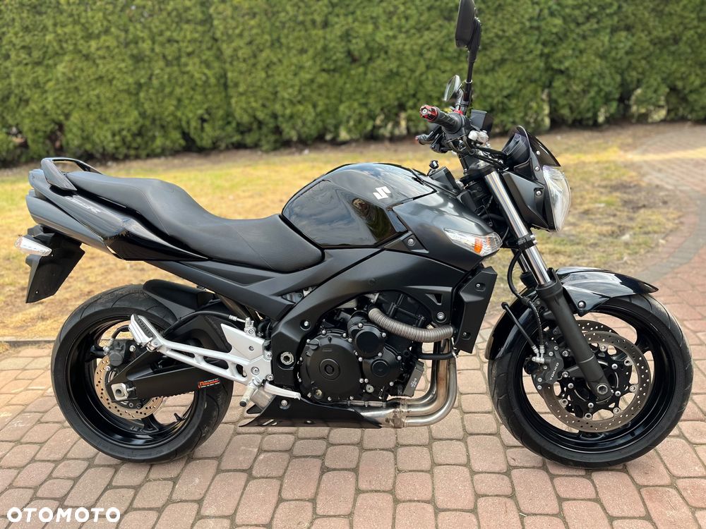 Suzuki GSR - 3