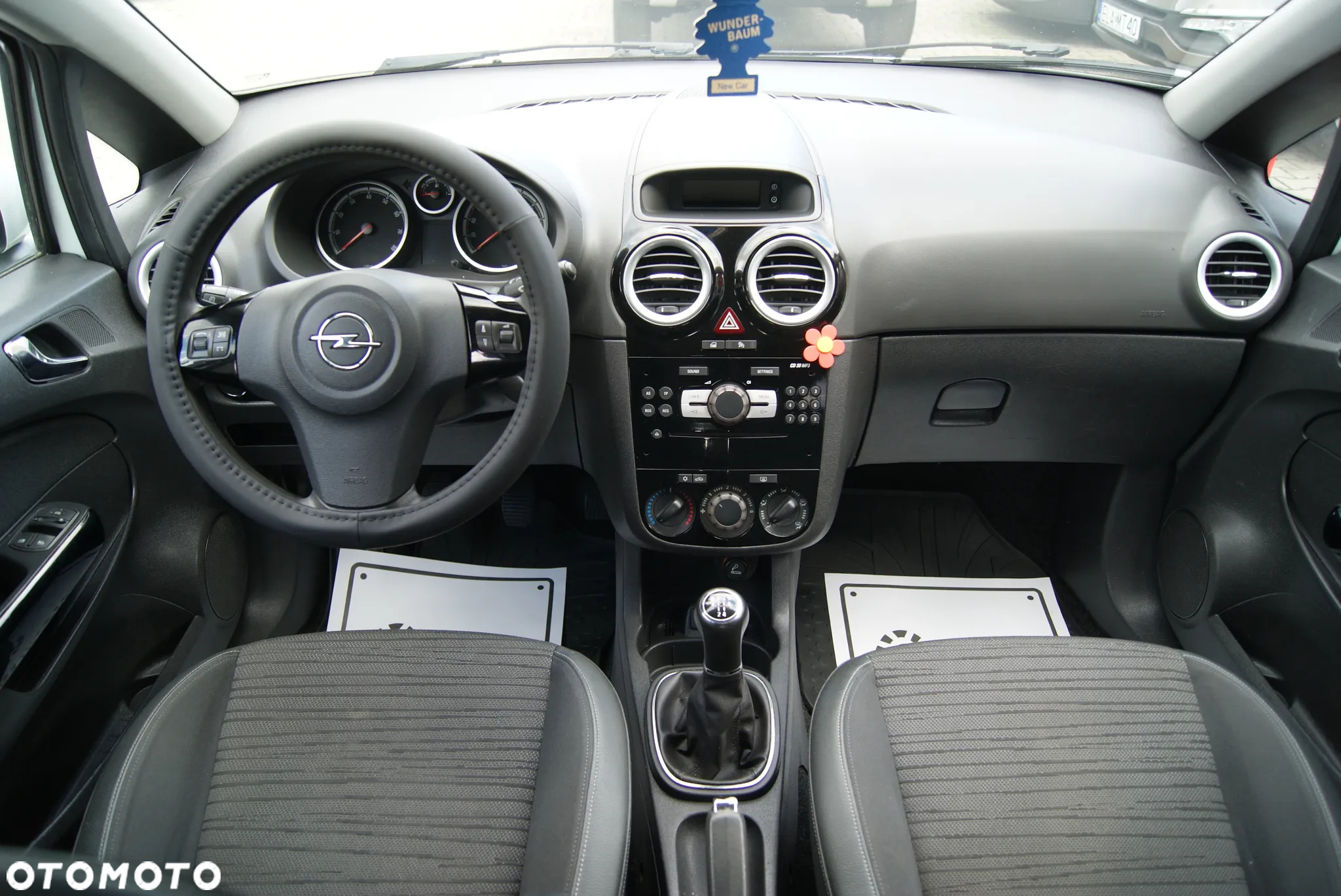 Opel Corsa 1.2 16V Essentia - 11