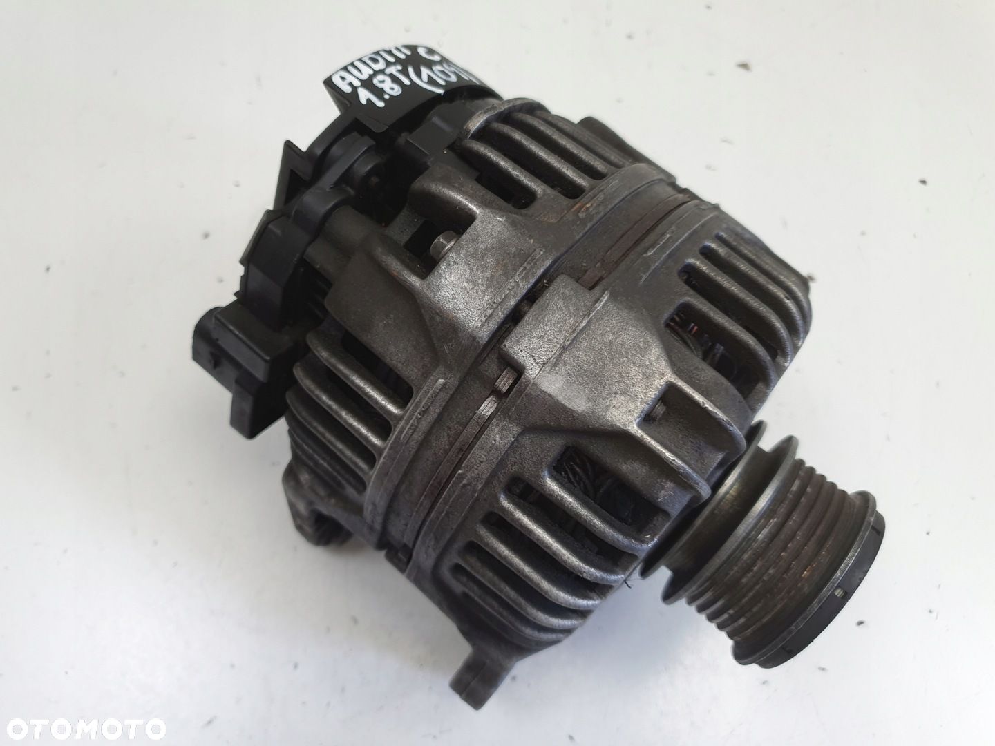 Audi TT 1.8 T ALTERNATOR bosch 028903028E 120A - 1