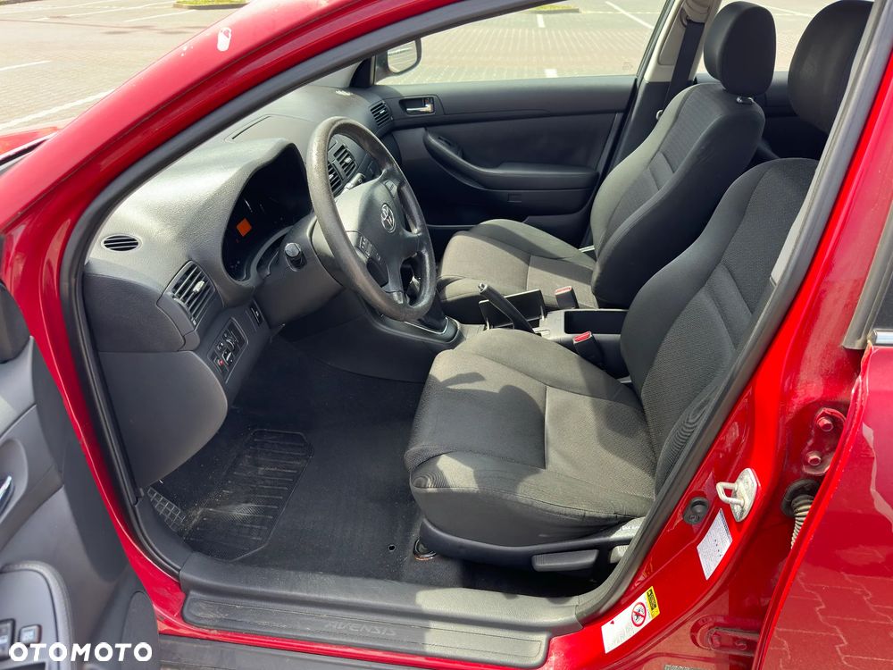 Toyota Avensis - 24