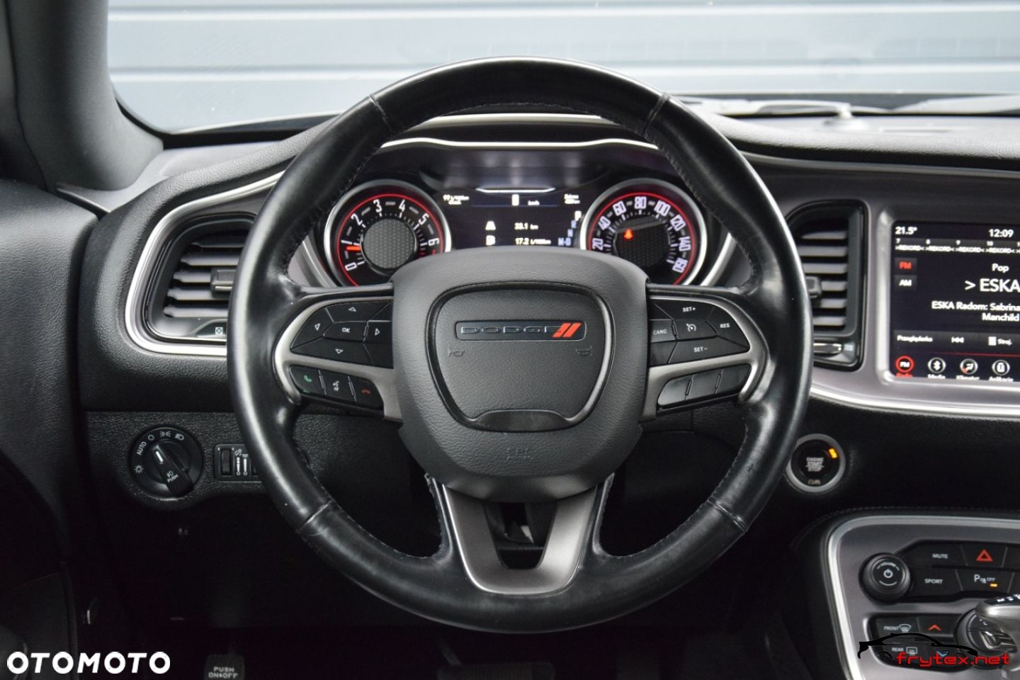 Dodge Challenger - 28
