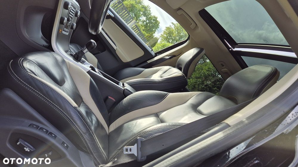 Volvo XC 60 D4 RDesign - 16