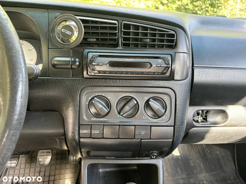 Volkswagen Golf - 11