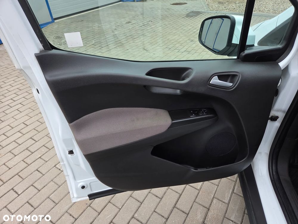 Ford Transit Courier - 11