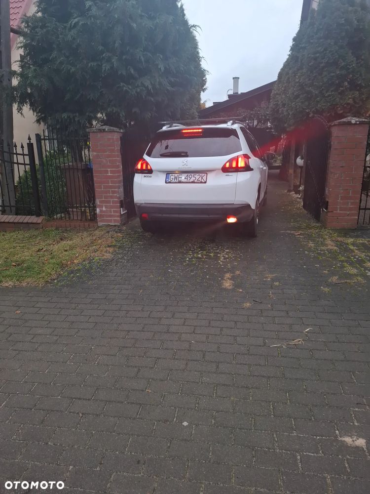 Peugeot 2008 1.2 Pure Tech Allure S&S EAT6 - 4