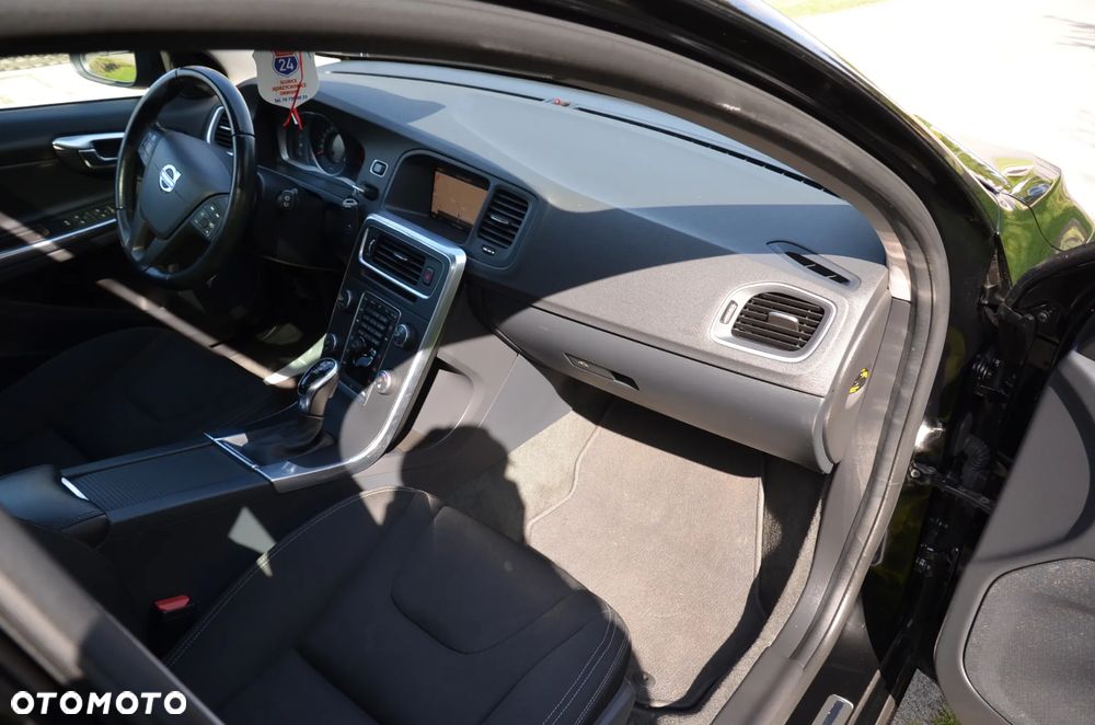 Volvo V60 D4 Geartronic Momentum - 30