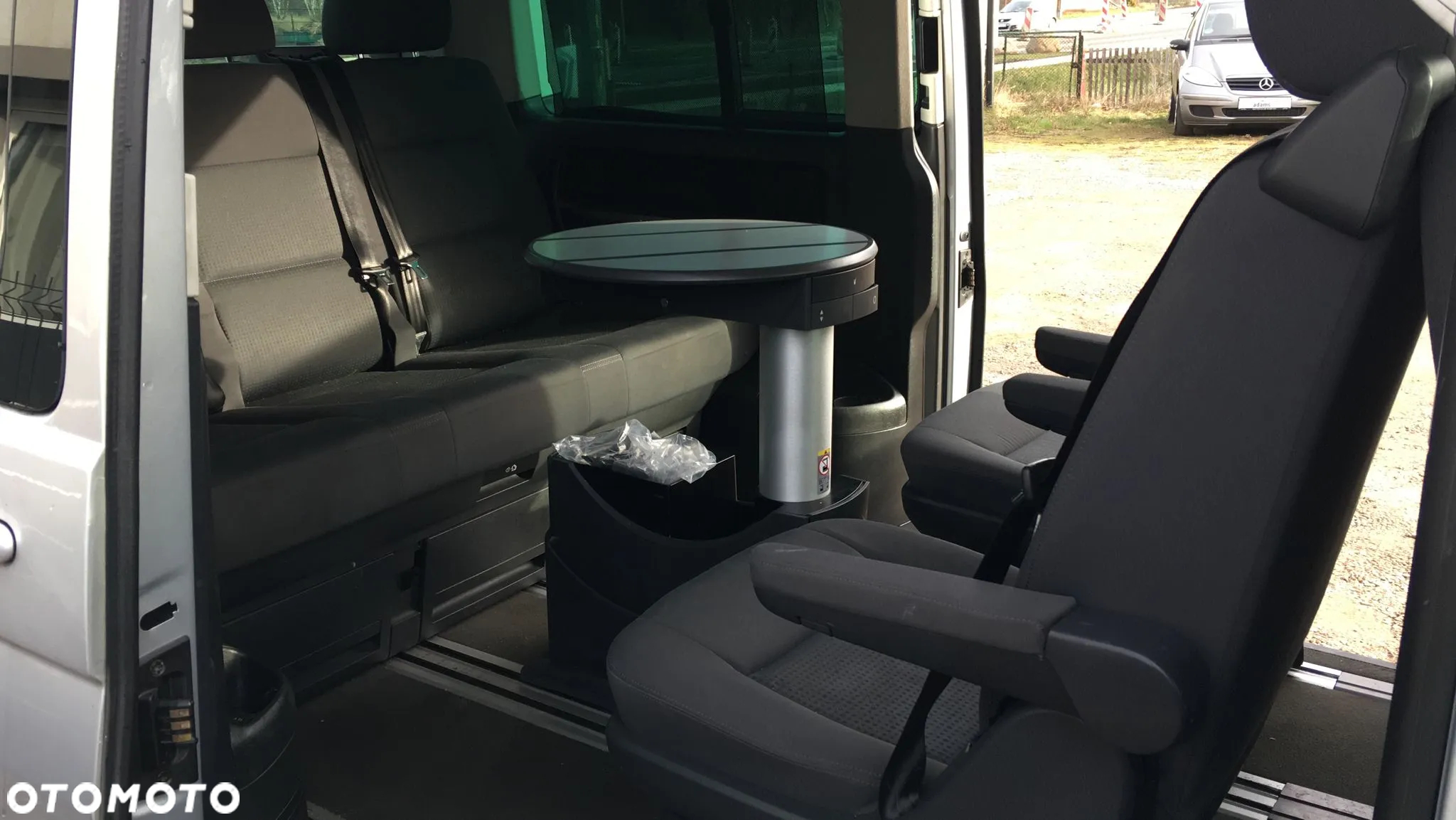 Volkswagen Multivan - 11
