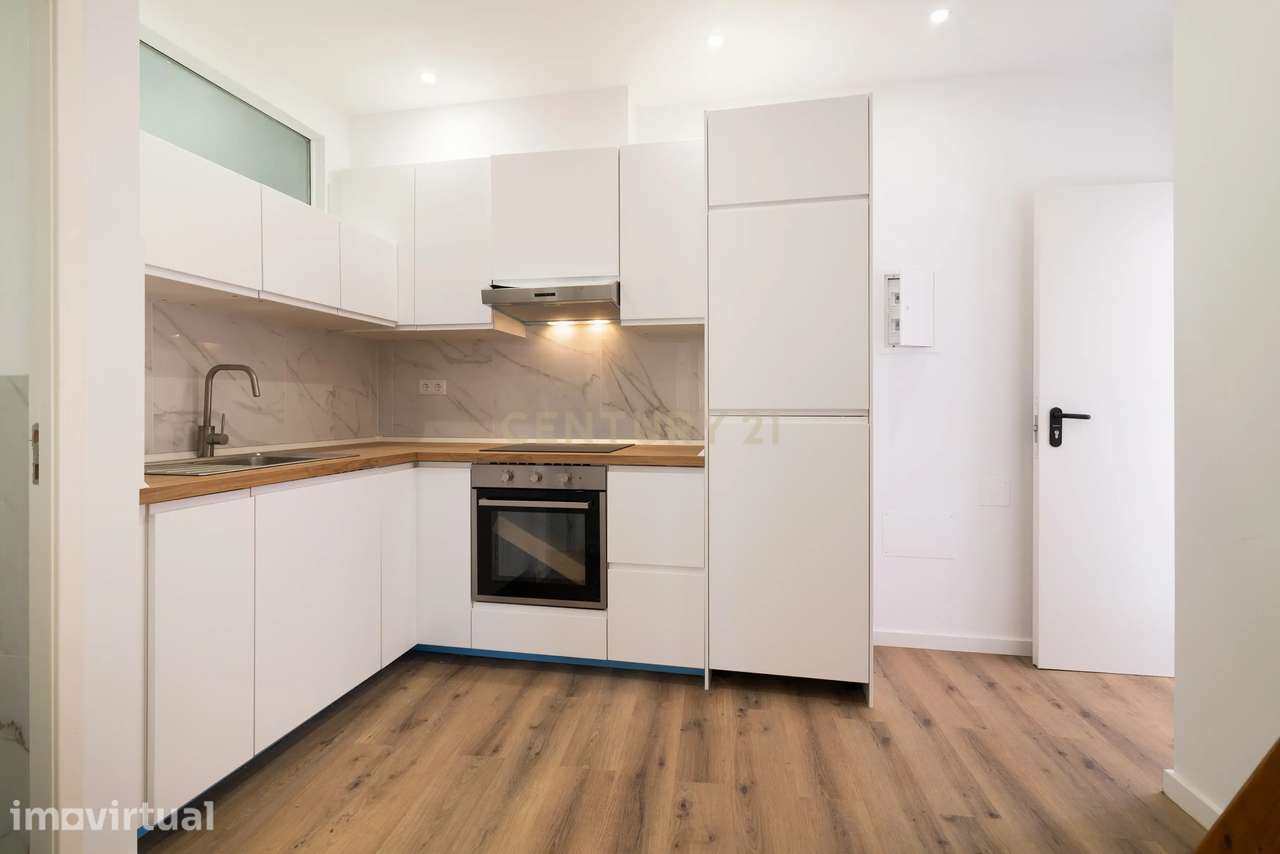 Vila Imperdível: 13 Frações Renovadas  em Sacavém - Grande imagem: 4/23