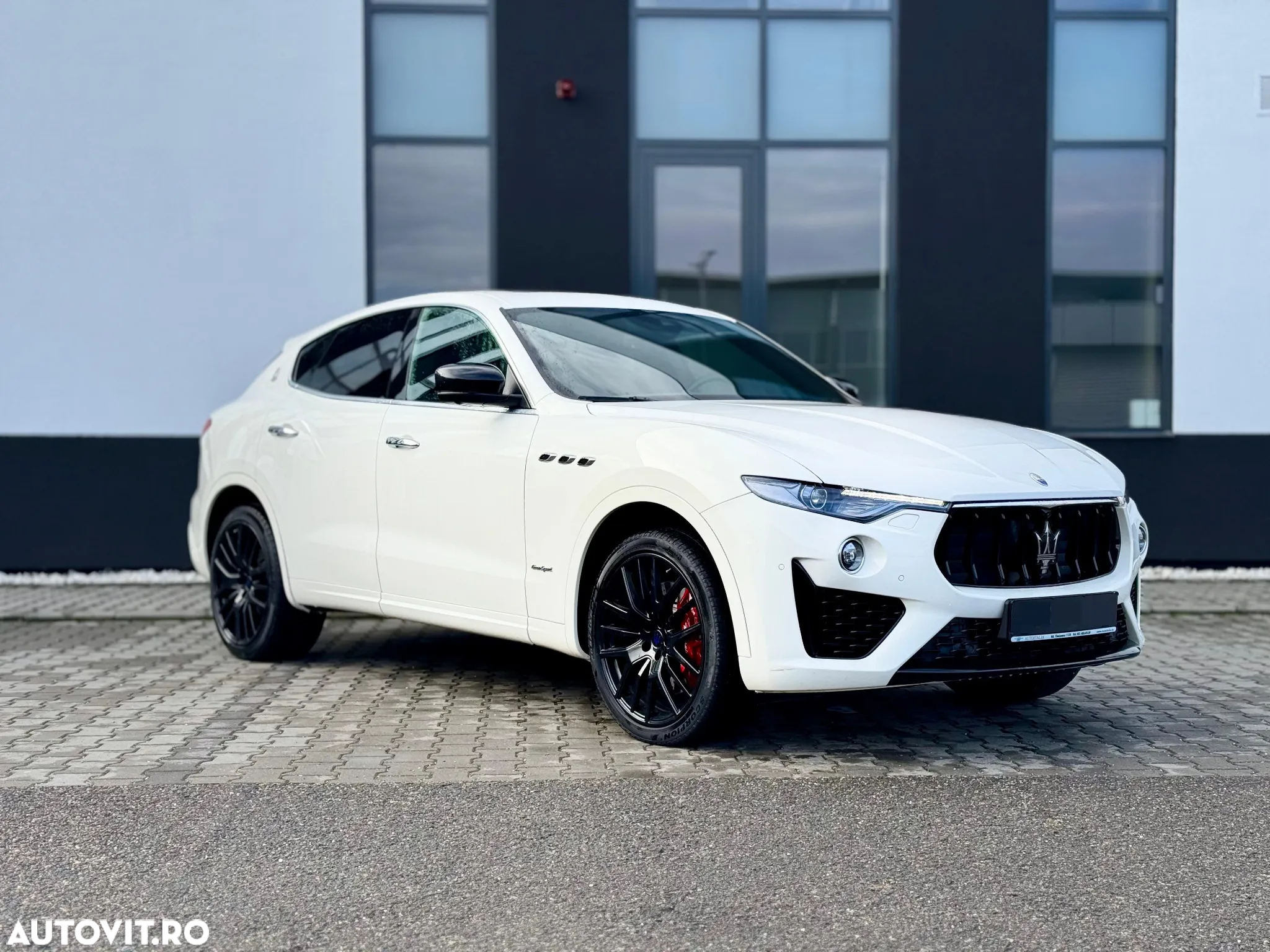 Maserati Levante S Q4 GranSport - 12