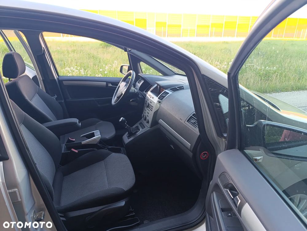 Opel Zafira 1.6 ecoFLEX Family - 17