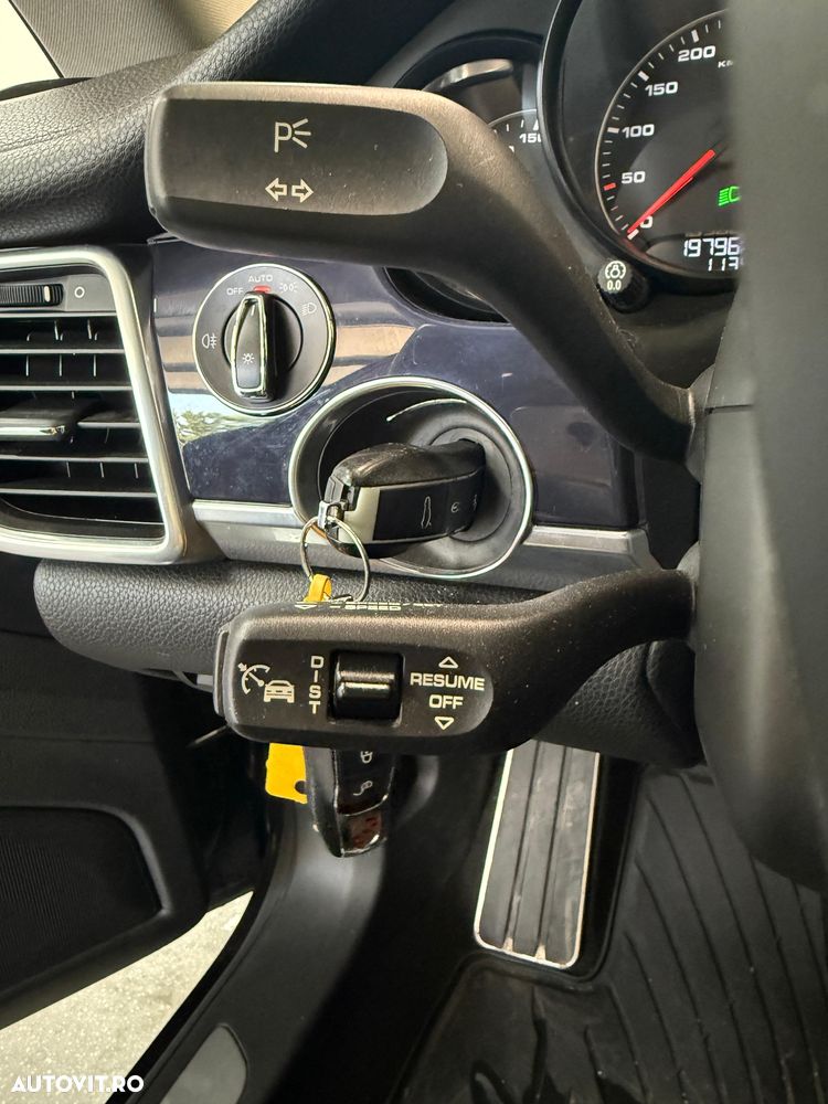 Porsche Panamera 3.0 Tiptronic S - 27