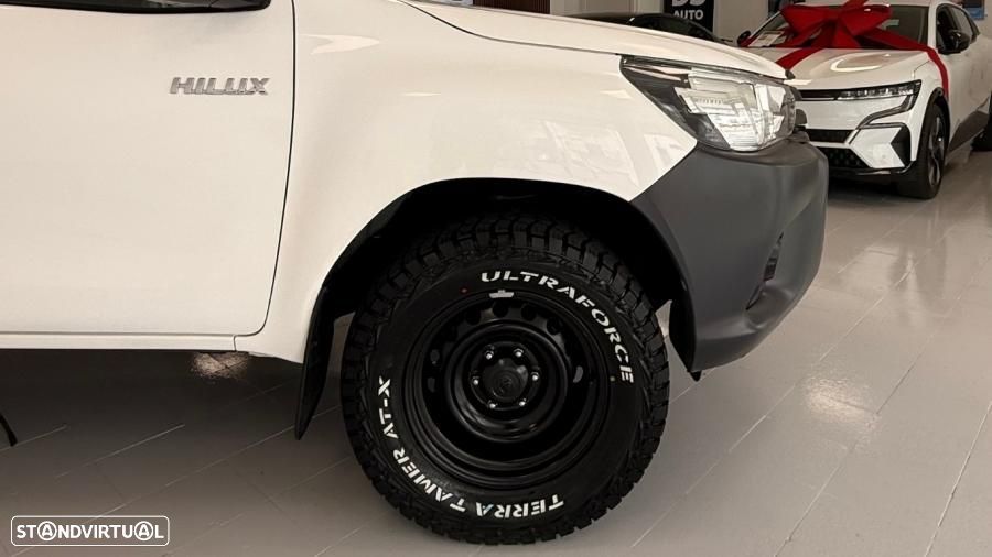 Toyota Hilux 2.4 D-4D 4WD CD Tracker - 9