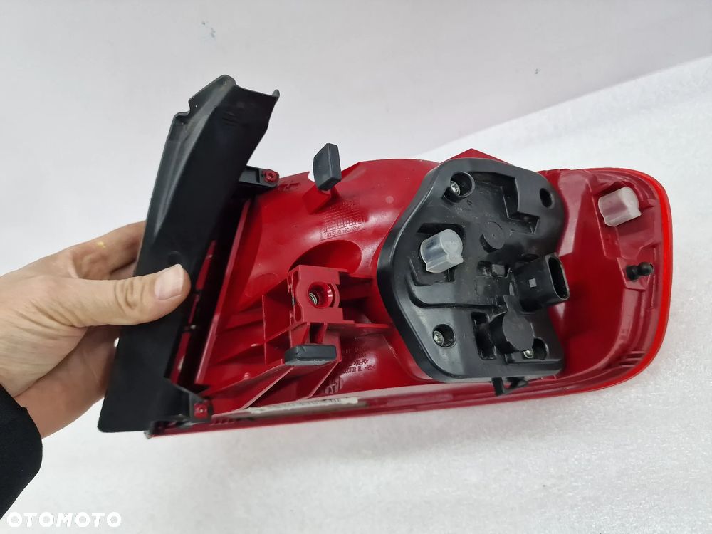 AUDI A4 B8 SEDAN 09- LEWA LED LAMPA TYLNA TYLNIA TYŁ W BŁOTNIK , NR 8K5945095B , NR AUKCJI LMT117 - 9