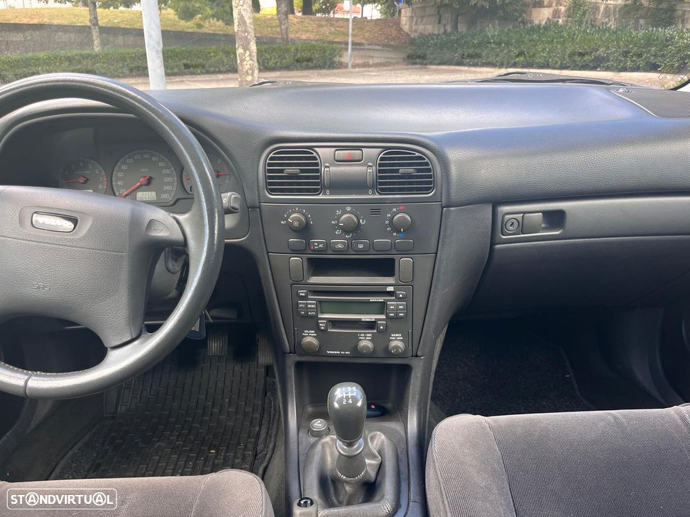 Volvo V40 1.6 Base - 13