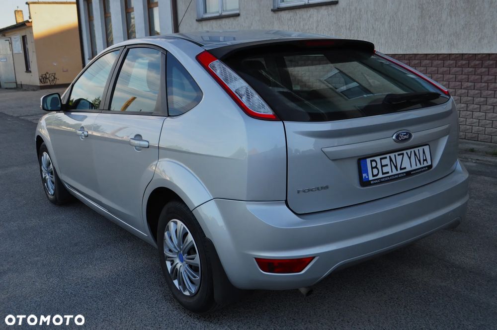 Ford Focus 1.6 Trend + - 5