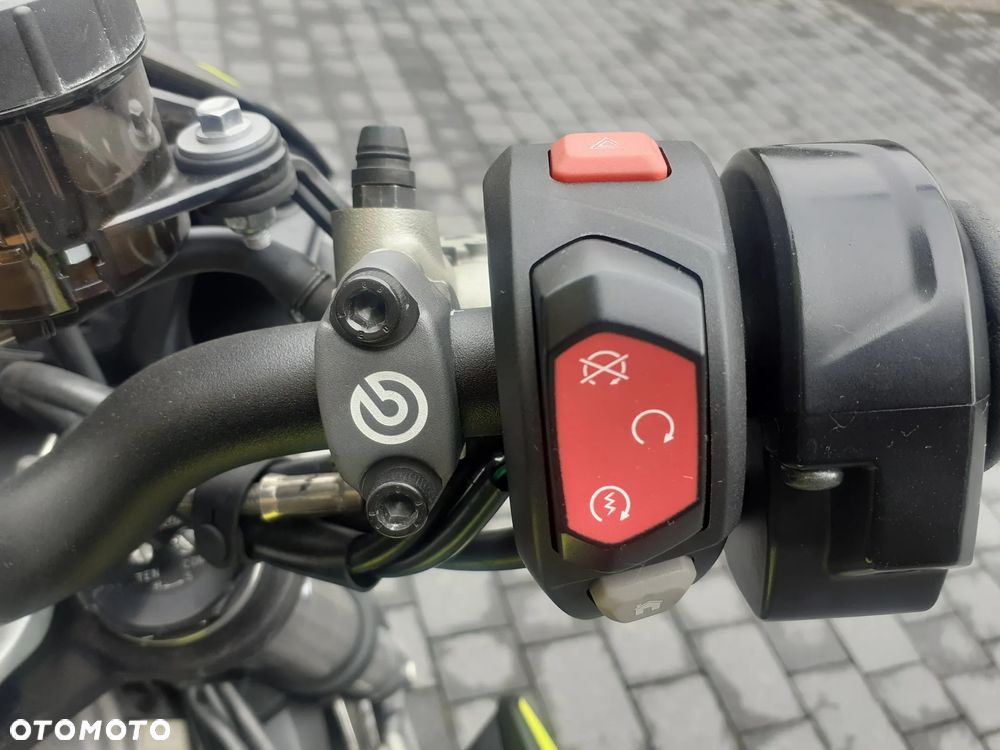 Triumph Street Triple - 34