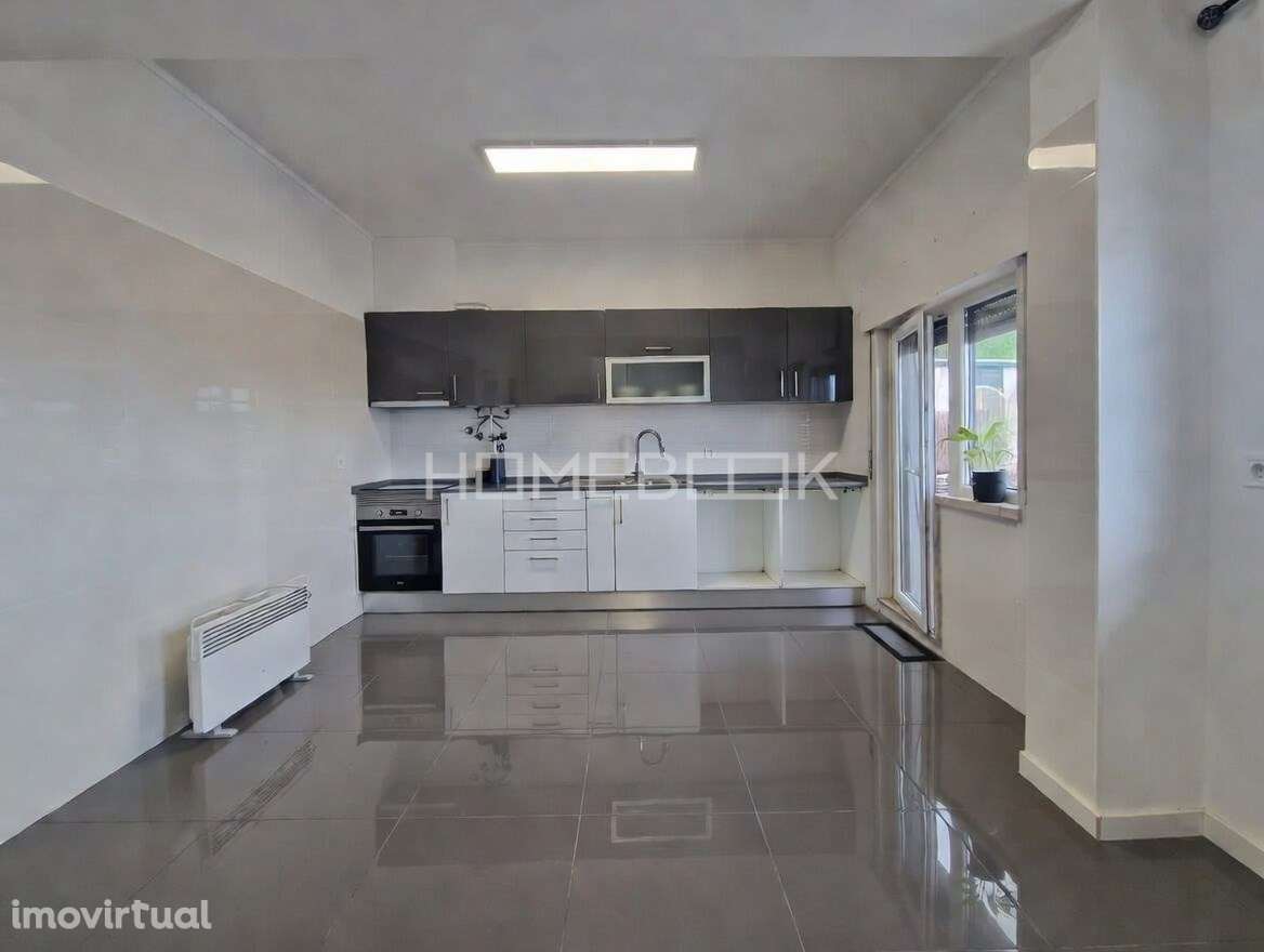 T2 Remodelado com Terraço e Vista Rio – Seixal - Grande imagem: 2/17