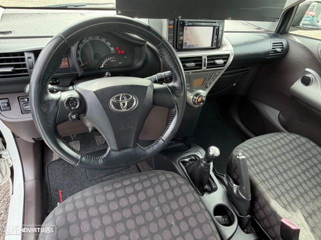 Toyota iQ 1.0 + - 18