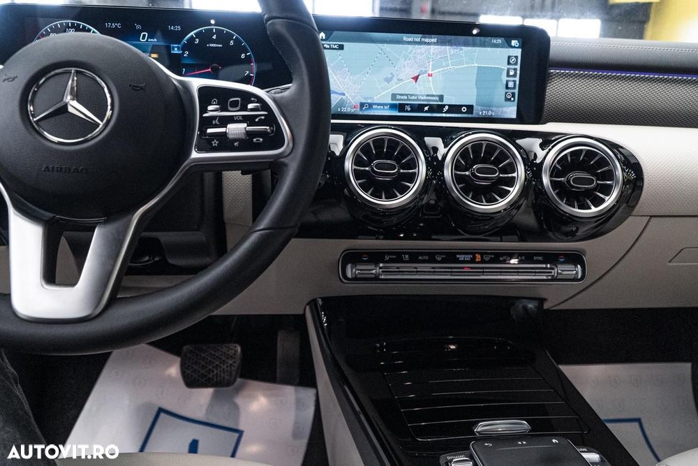 Mercedes-Benz CLA 180 7G-DCT Progressive - 32