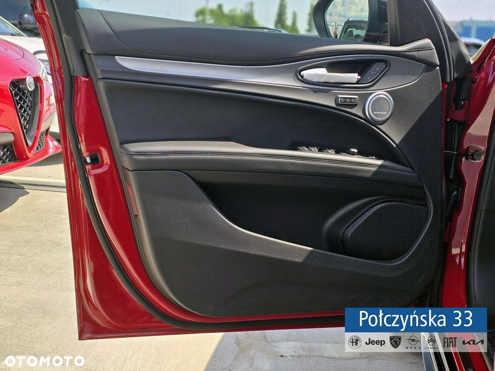 Alfa Romeo Stelvio - 12