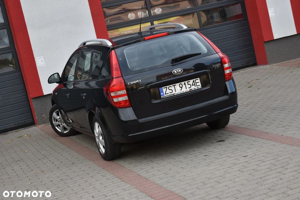 Kia Ceed - 22