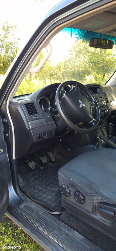 Mitsubishi Pajero - 14