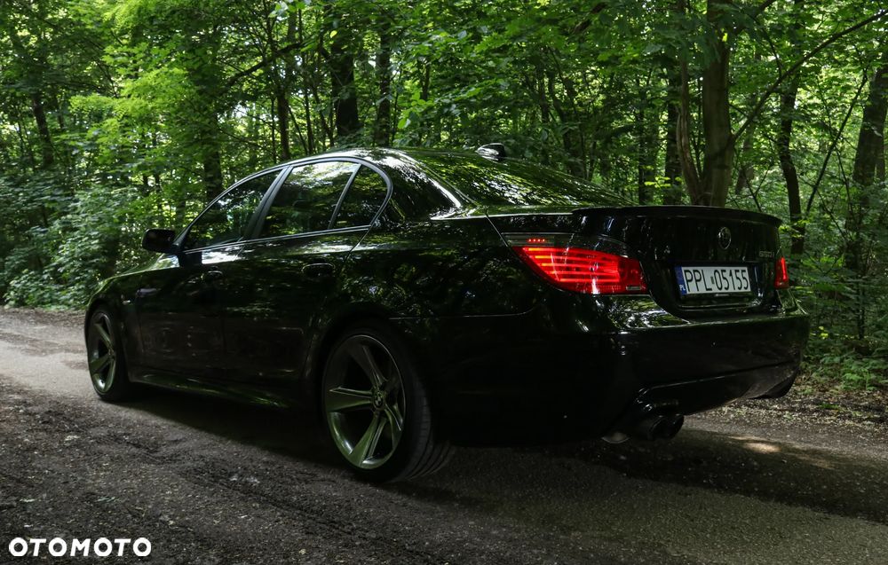 BMW Seria 5 550i - 14