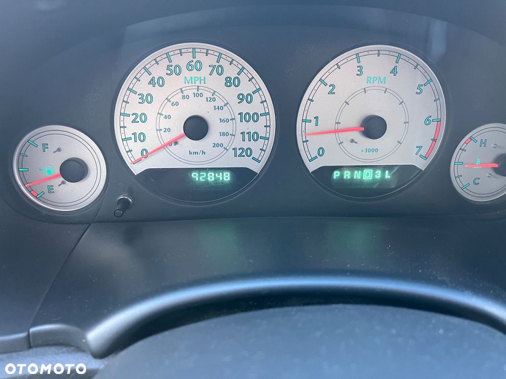 Chrysler Town & Country - 7