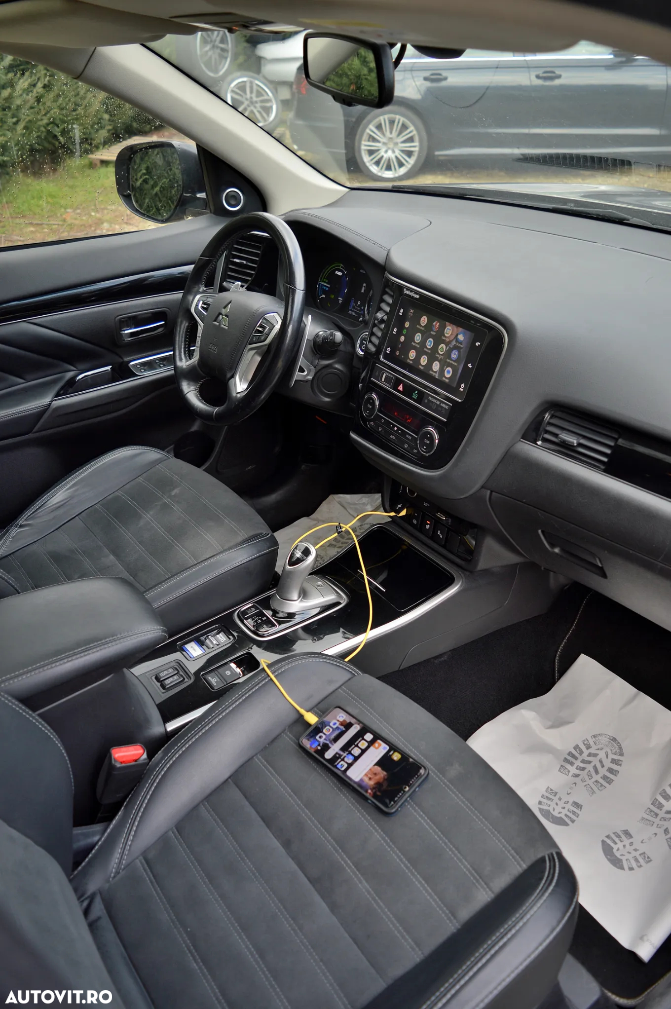 Mitsubishi Outlander 2.4 4WD Plug-In Hybrid - 12