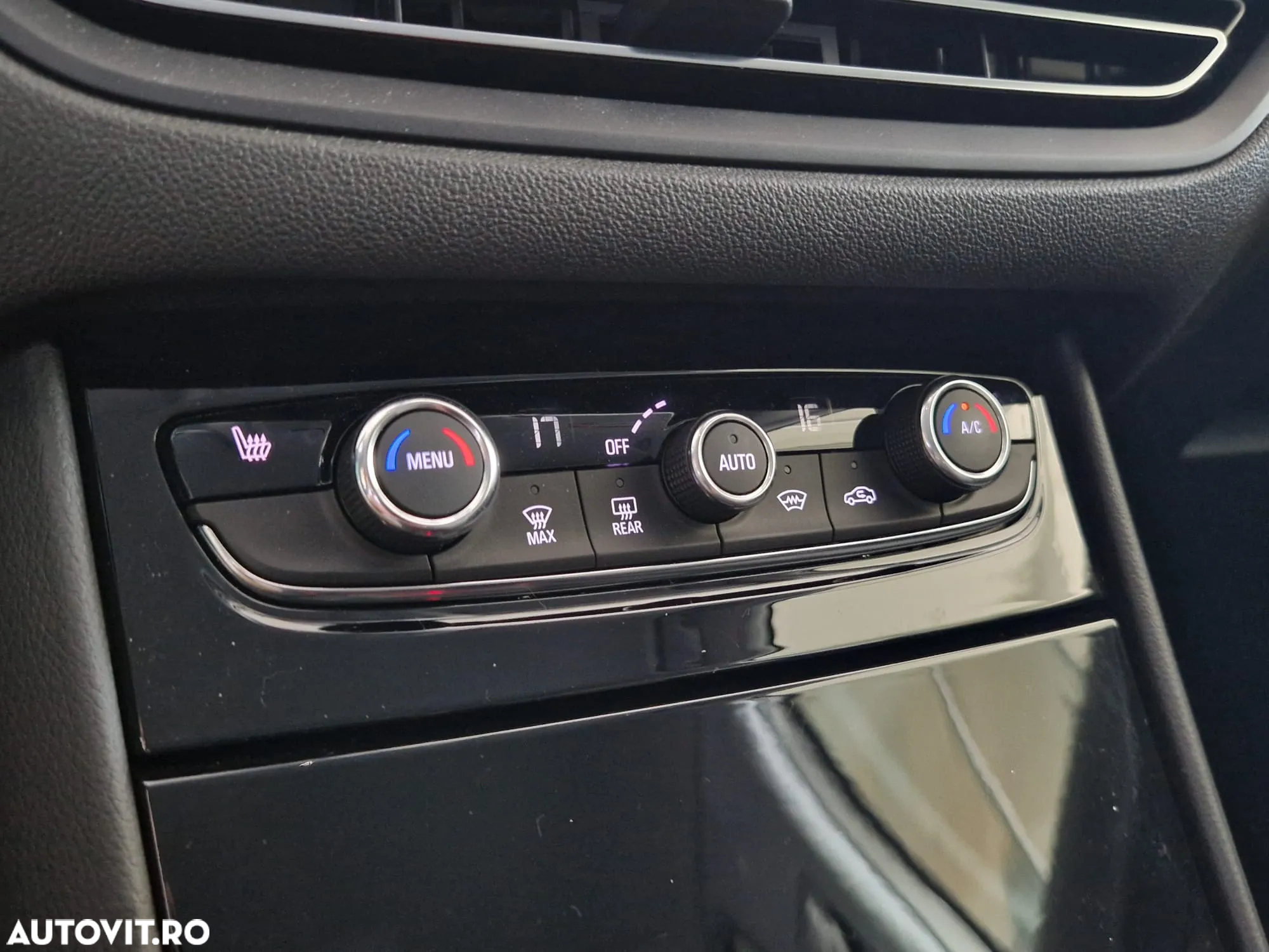 Opel Grandland X 1.2 Turbo START/STOP Business Edition - 17