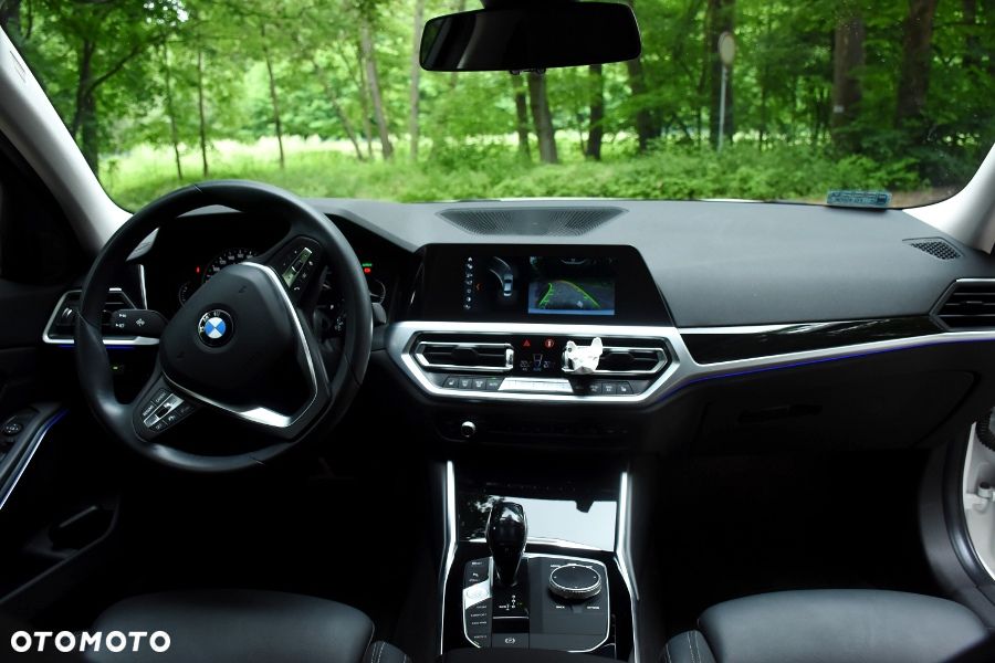 BMW Seria 3 320i - 18