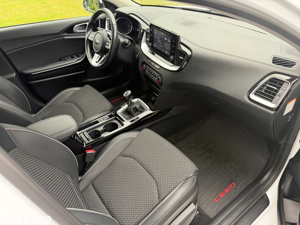 Kia Ceed 1.6 CRDi mHEV L - 10
