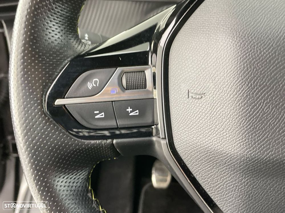 Peugeot 2008 1.2 PureTech GT - 16
