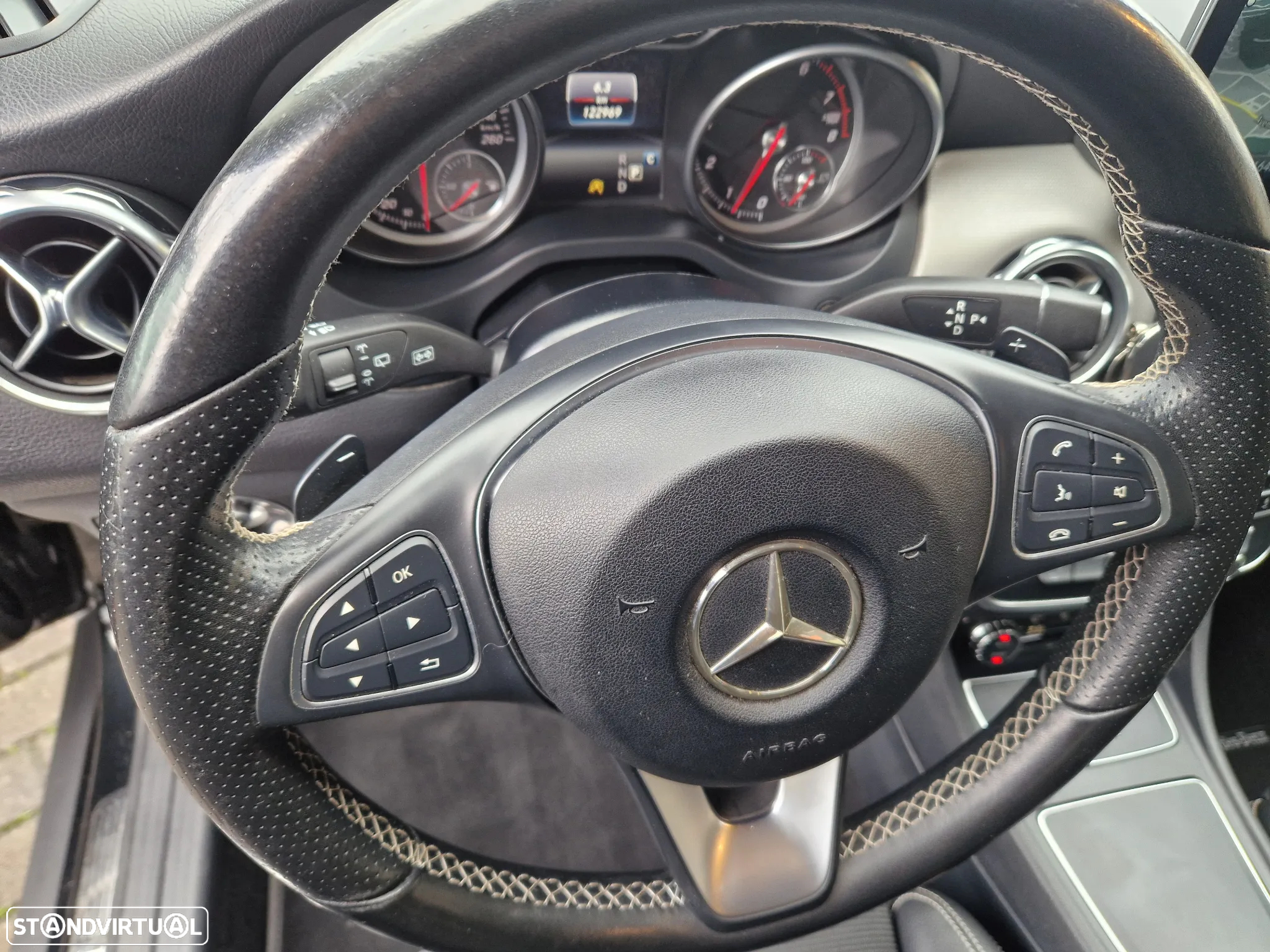 Mercedes-Benz GLA 180 7G-DCT Urban - 21