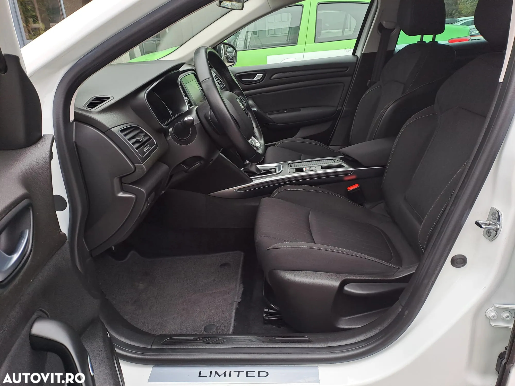 Renault Megane Grandtour ENERGY TCe 140 EDC LIMITED - 18