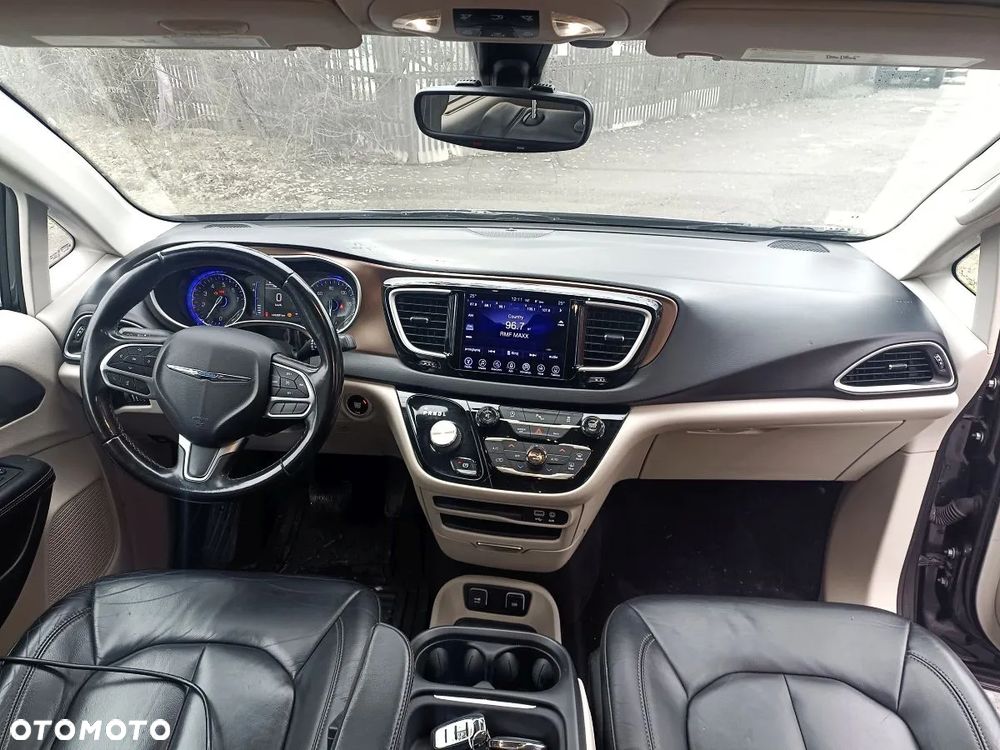 Chrysler Pacifica - 10