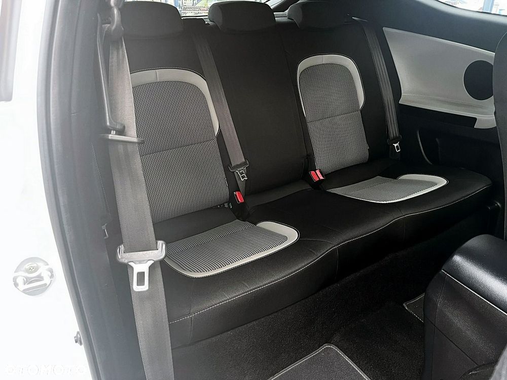 Kia Ceed - 13