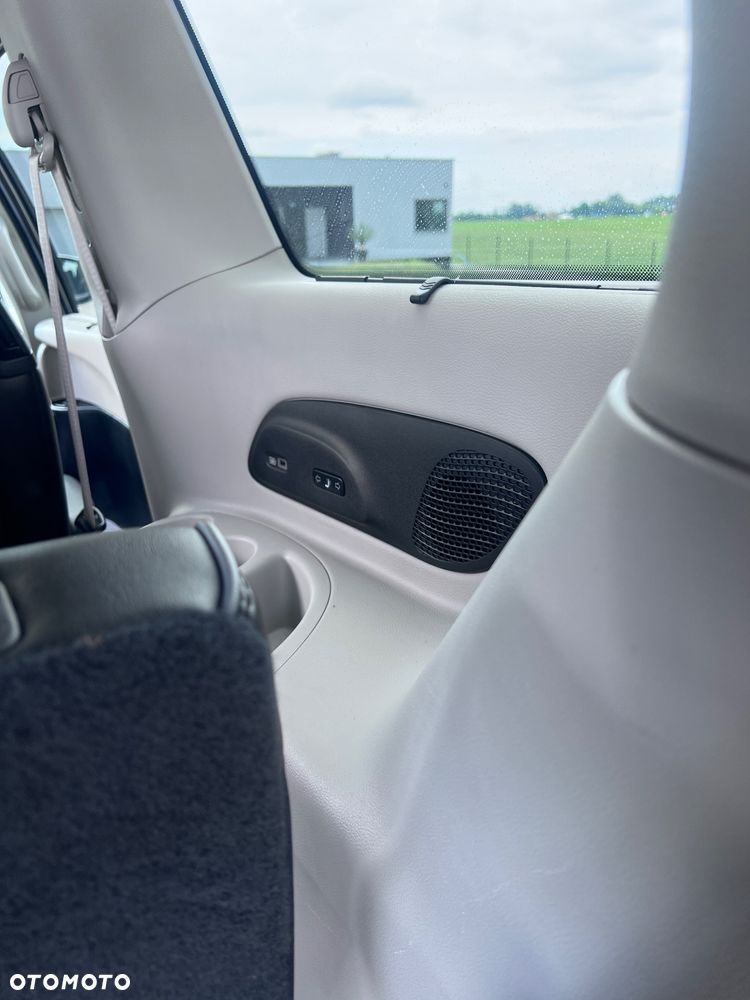 Chrysler Pacifica - 21